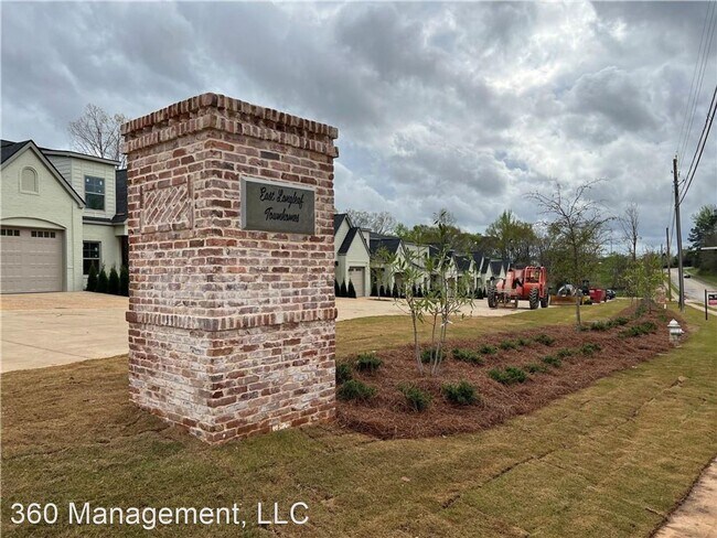 Foto del edificio - 3 br, 3.5 bath House - 294 E. Longleaf Drive