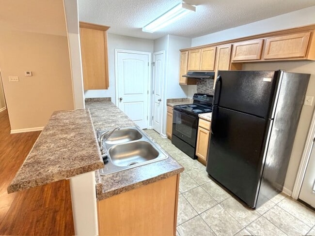 Building Photo - LowranceRd7915