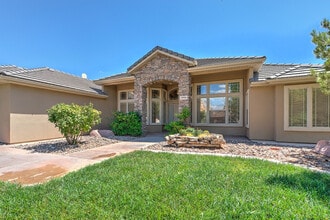 Building Photo - 1994 Knolls Dr S