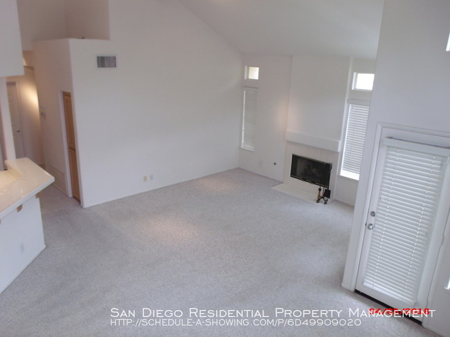 Building Photo - Gorgeous Sabre Springs Condo in San Tropico!