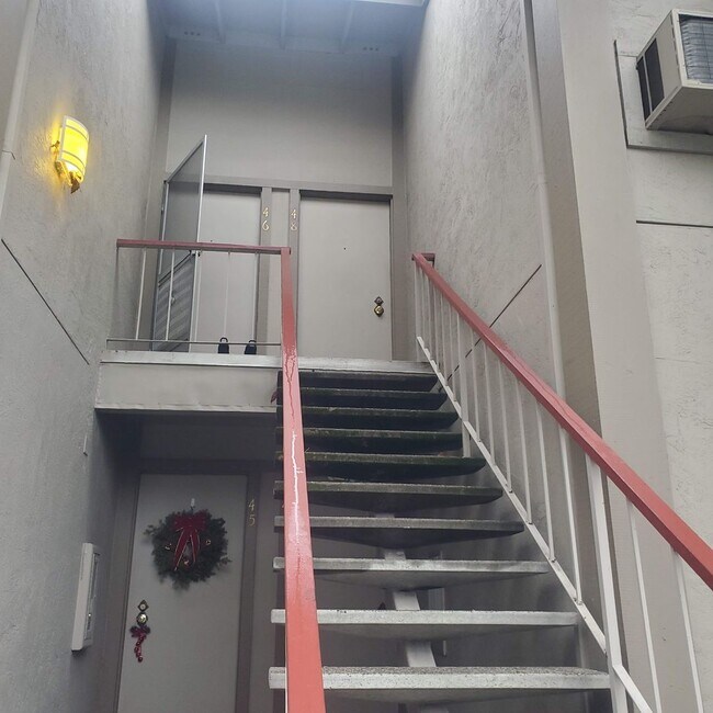 Building Photo - Location, Location! Easy Living in Walnut Creek near Heather Farms/John Muir