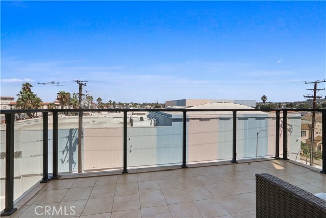 Building Photo - 1598 Long Beach Blvd