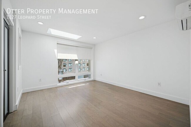 Foto del edificio - 1127 Leopard St