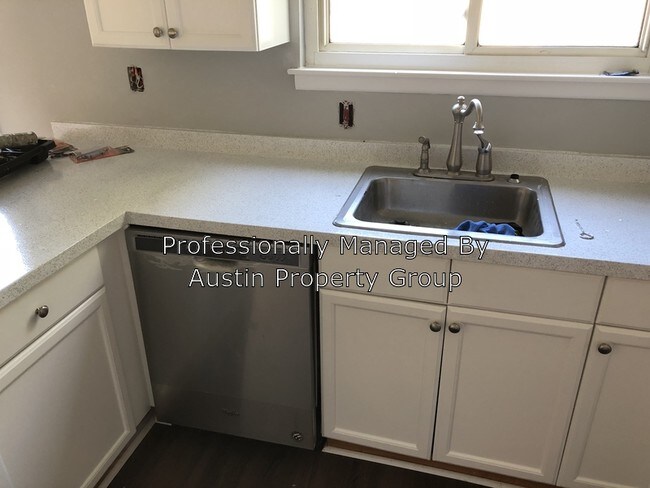 Building Photo - 29 Aldeberan Dr