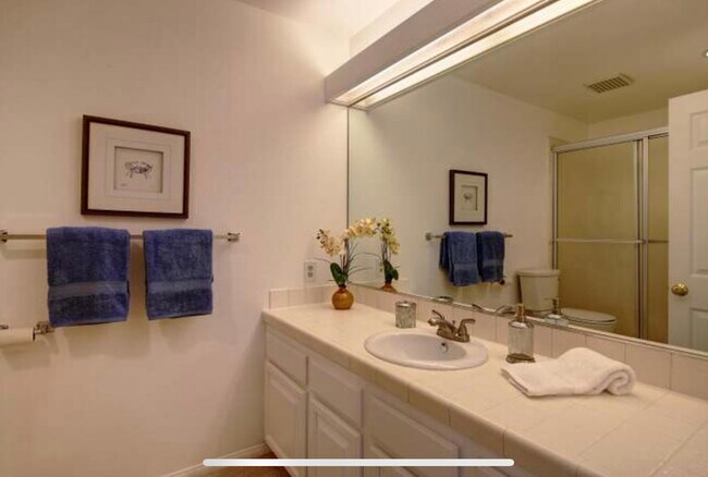 Foto del edificio - 2110 De la Vina St