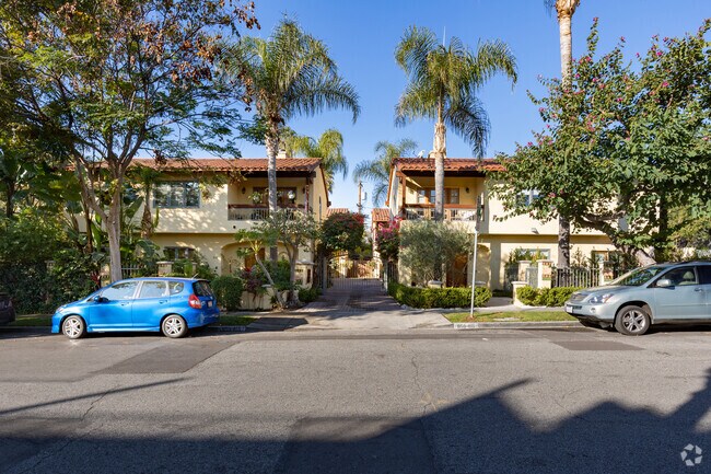 Building Photo - 859 Westbourne Dr