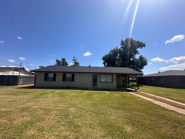 Foto del edificio - 3/2 Spacious Home in Sulphur