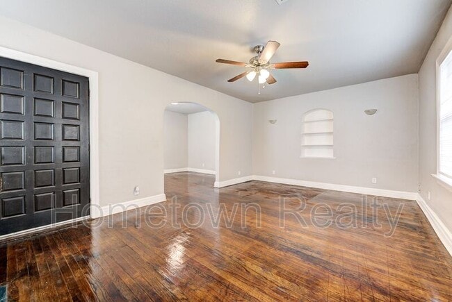 Building Photo - 2212 NE 22nd St