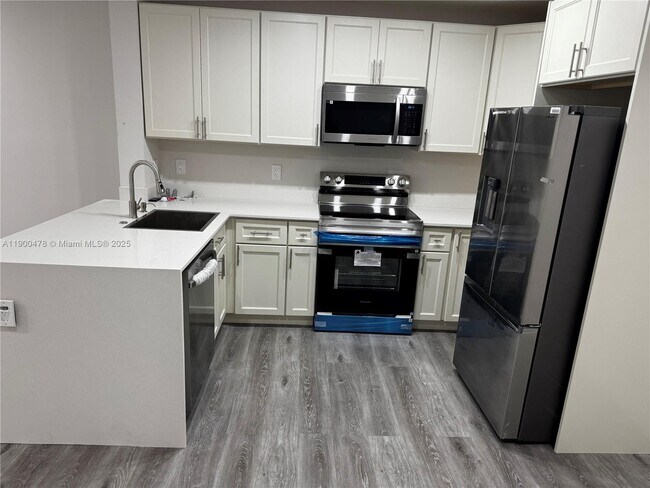 Foto del edificio - 3292 NW 104th Ave