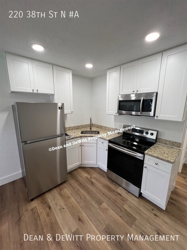 Foto del edificio - 220 38th St N