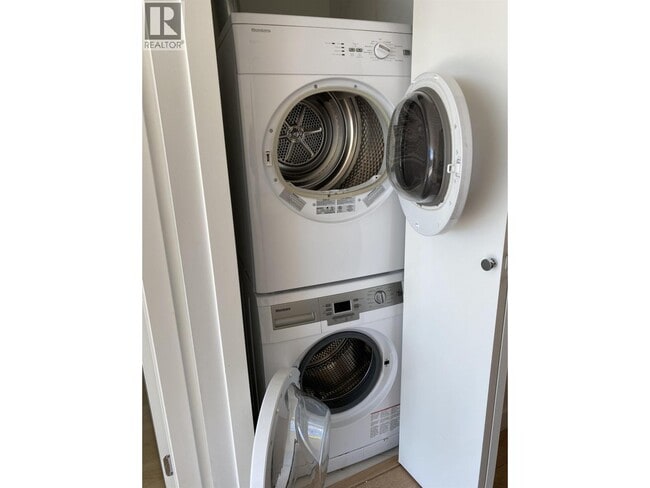 Building Photo - 6588 Nelson Ave