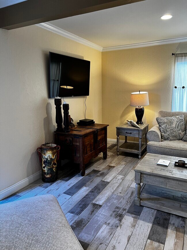 Building Photo - 309 Santa Monica Dr