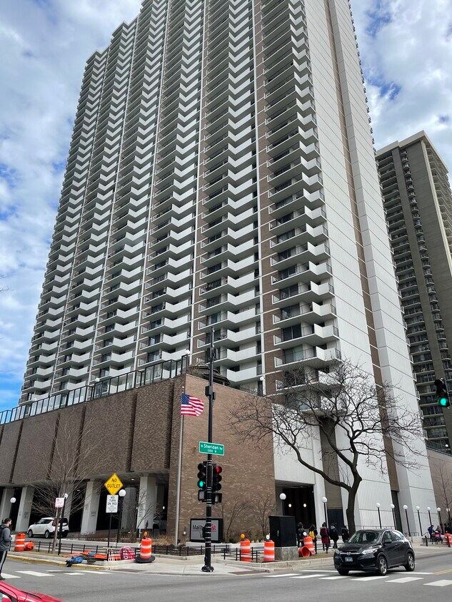 Foto del edificio - 6033 N Sheridan Rd