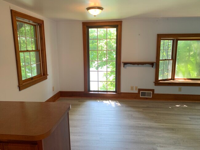 Dining - 172 S 1st St