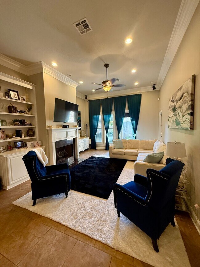 Foto del edificio - Must See this Beautiful  3/2 Townhome  Available NOW