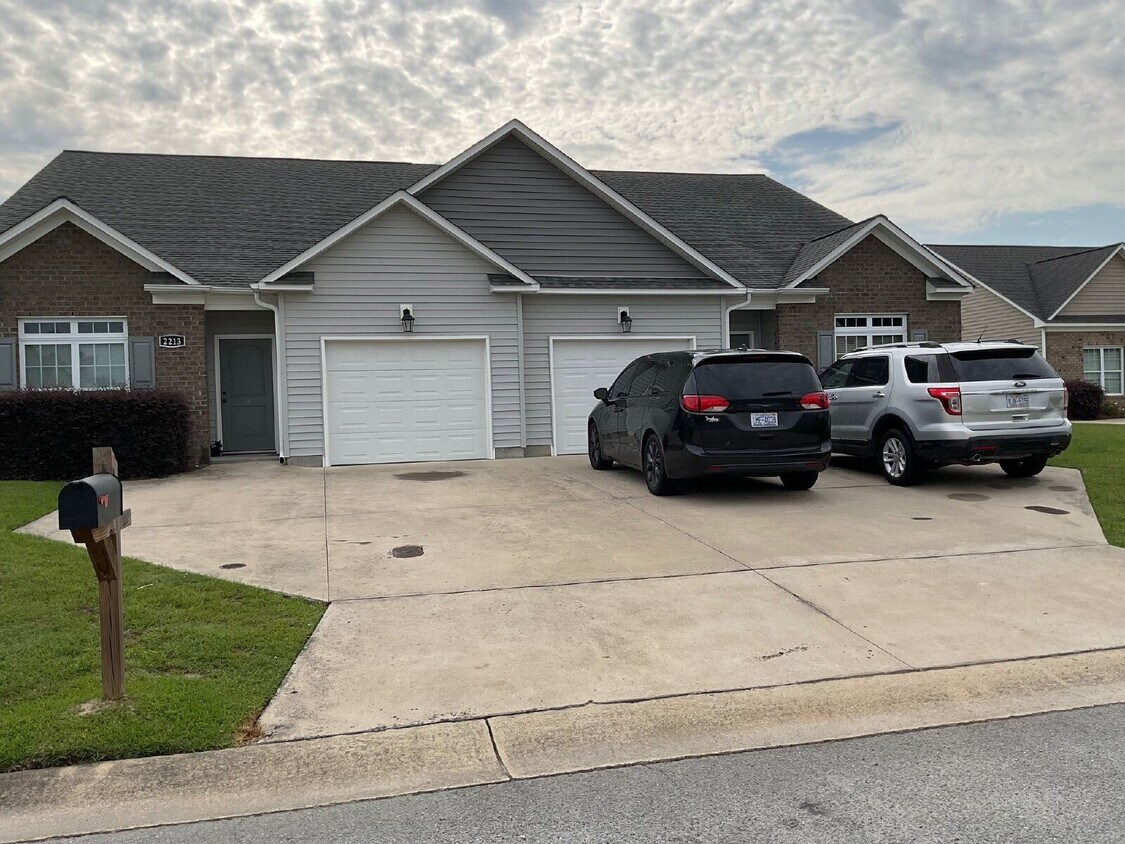 Foto del edificio - 2213 Remington Ct