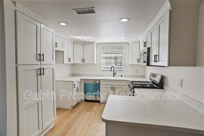 Foto del edificio - 26941 Rainbow Glen Dr