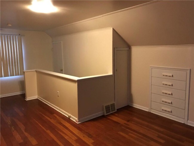 Building Photo - 522 Farnham Ave
