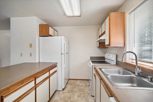 Building Photo - 13411 Meadow Rd