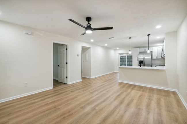 Building Photo - 2636 Sunnyside Dr