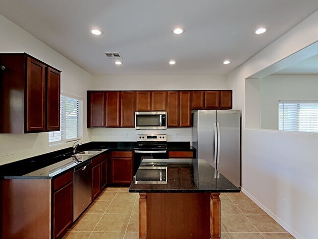 Foto del edificio - 868 Basswood Ave