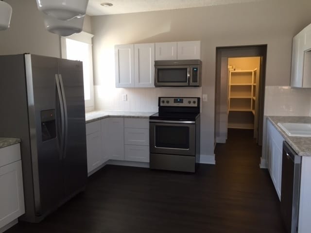 Building Photo - ATTENTION STUDENTS: 4 BEDROOM DOWNTOWN APA...
