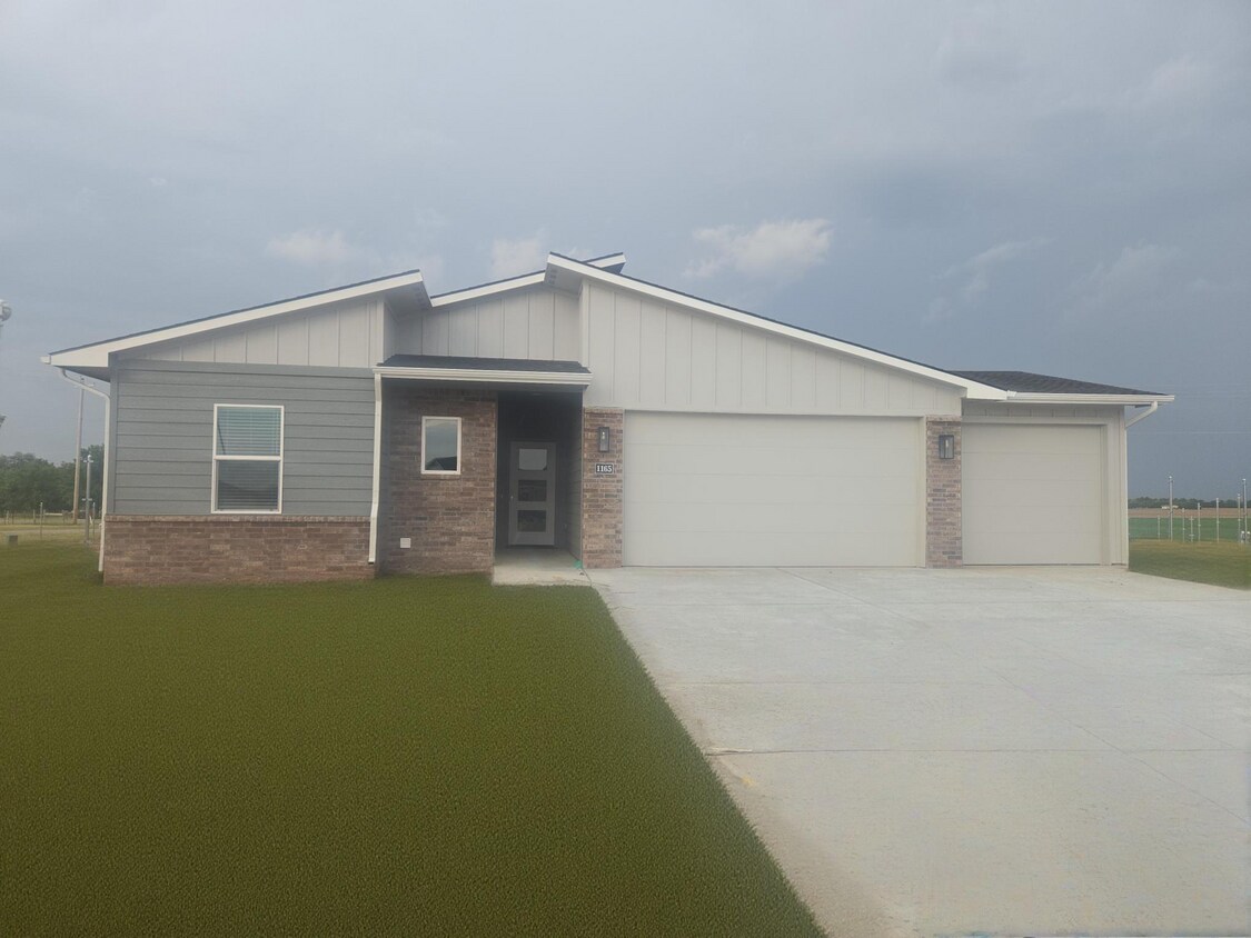 Primary Photo - Modern 3-Bedroom Single-Family Home for Re...