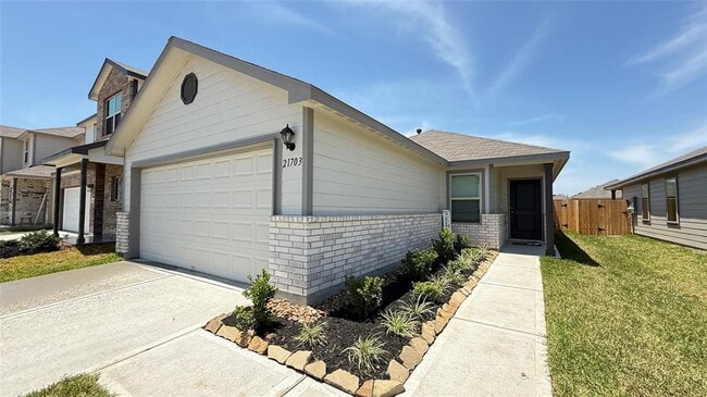 Building Photo - 21703 Meadow Ct