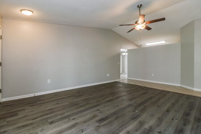 Foto del edificio - 706 Hazy Meadow Ct