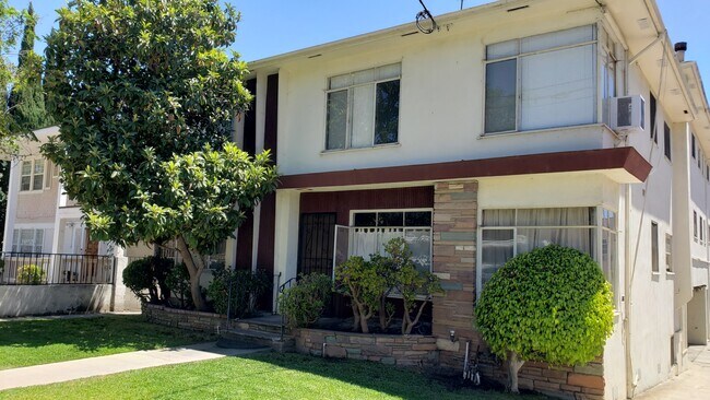 Foto del edificio - 4818 Franklin Ave