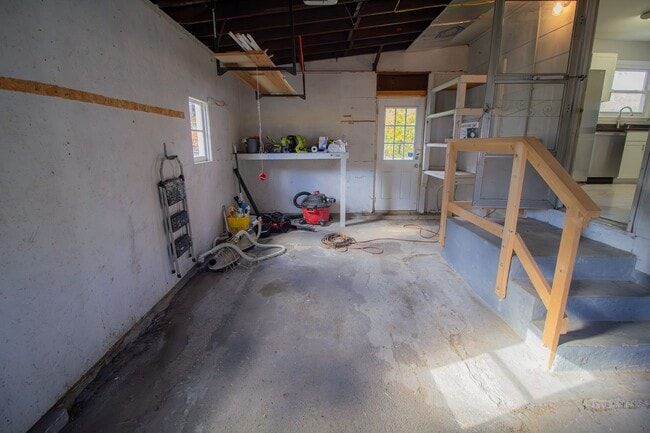 Building Photo - 5 Huckleberry Ln