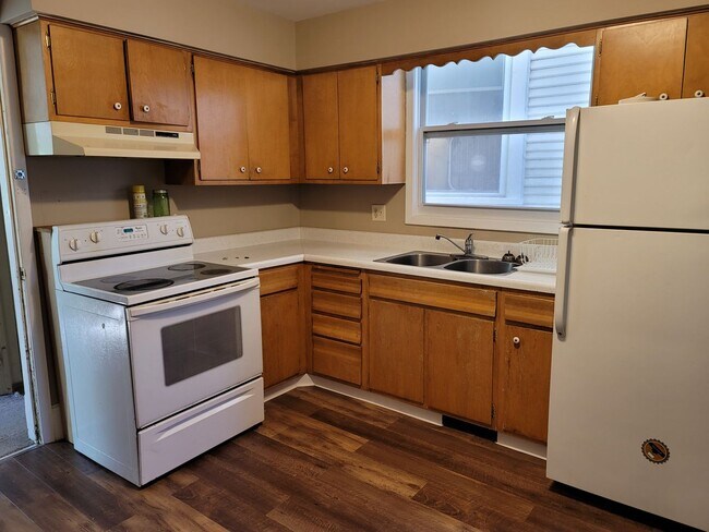 Foto del edificio - JUNE 2026 - Duluth MN 4 Bedroom - 2 Bath -...