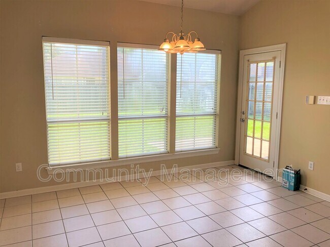 Foto del edificio - 221 Briarhaven Dr