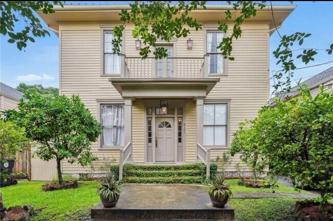 Building Photo - 2121 Marengo St