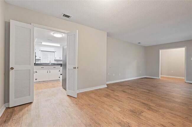 Foto del edificio - 2951 Yorkwood Rd E