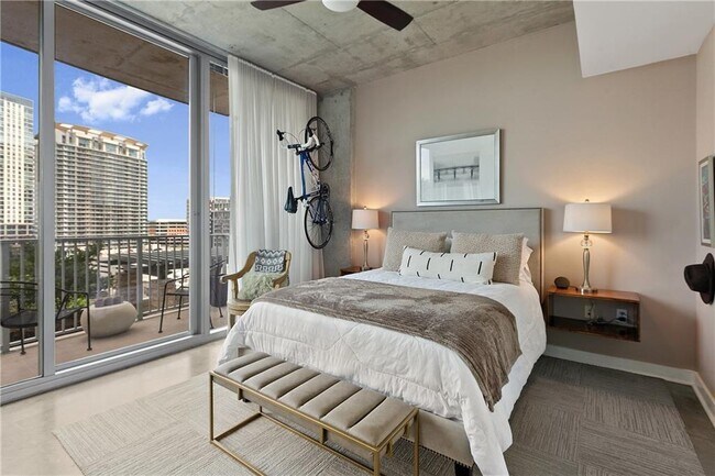 Building Photo - 360 Nueces St