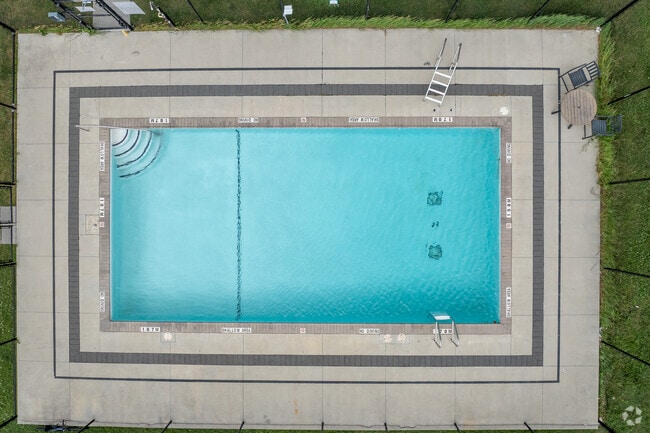 Pool - 1465 Lawrence Avenue West