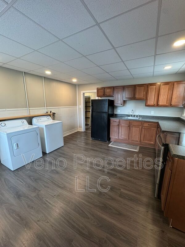 Foto del edificio - 221 Spring Ave