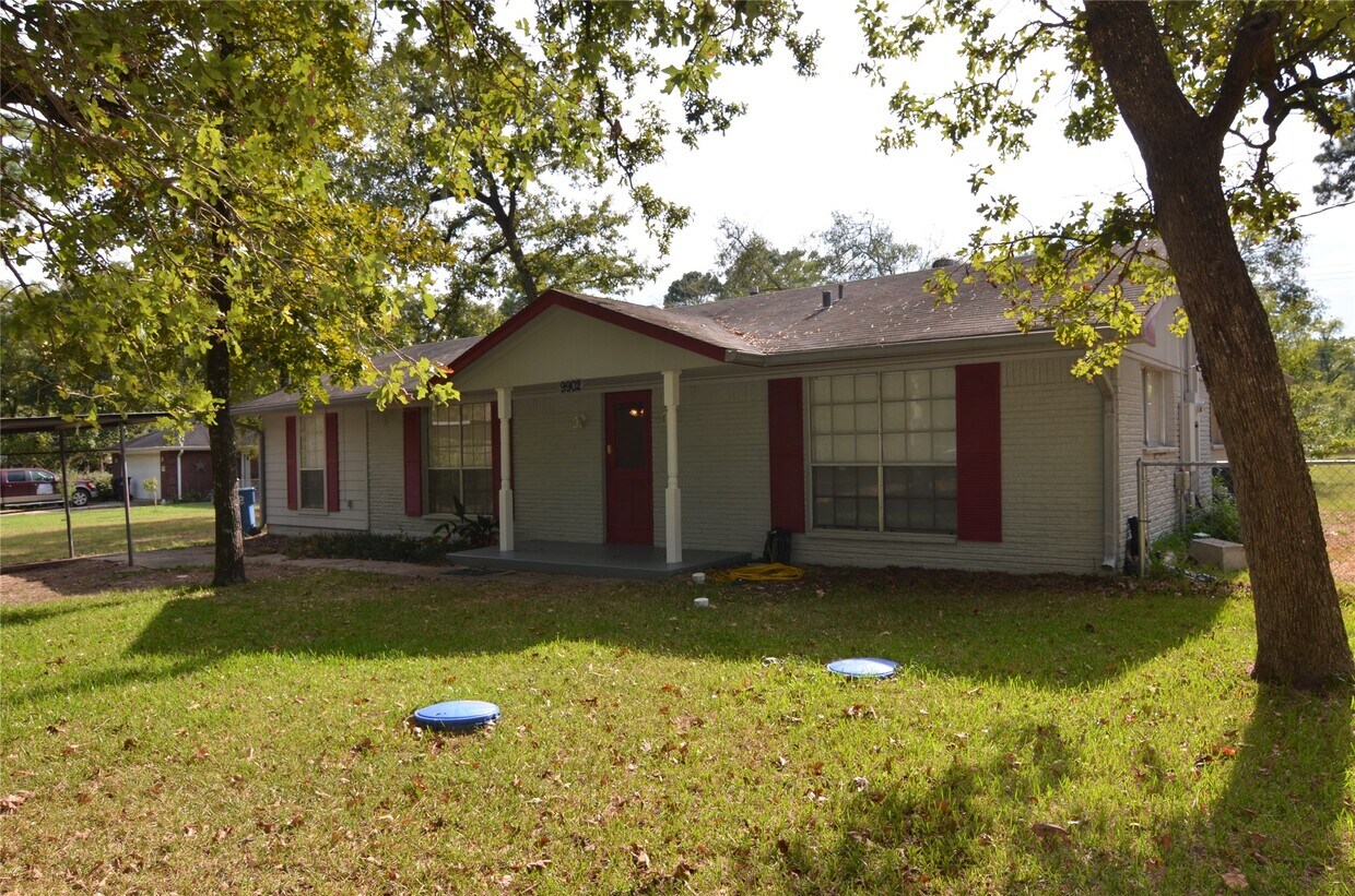 Foto principal - 9902 Trailway Dr