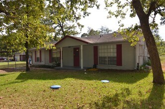 Building Photo - 9902 Trailway Dr