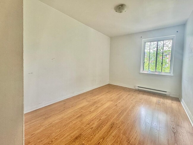 Photo du bâtiment - 349 Bd Graham