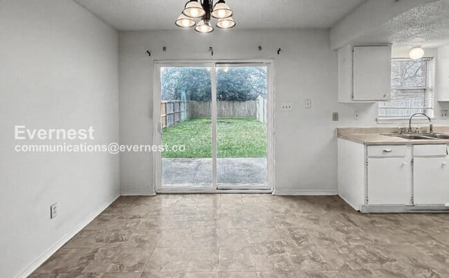 Building Photo - 3206 Abbey Field Ln