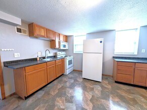 Building Photo - 3633 E Squire Ave