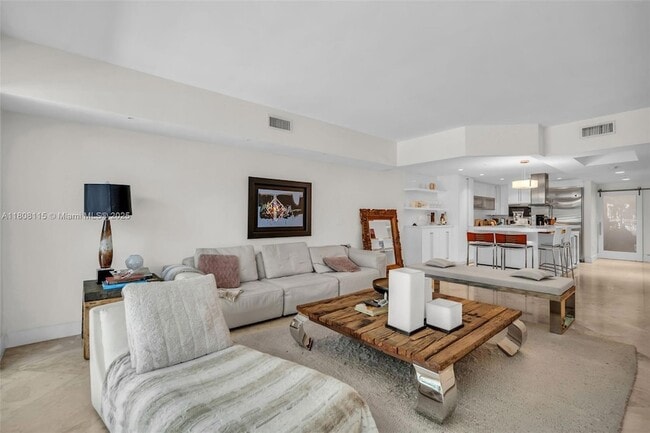 Building Photo - 765 Crandon Blvd