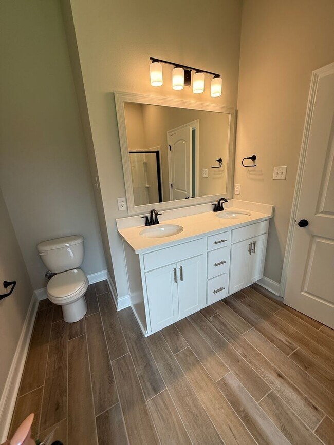 Foto del edificio - Move in Ready! Beautiful 3 Bedroom and 3 Baths New Construction Home