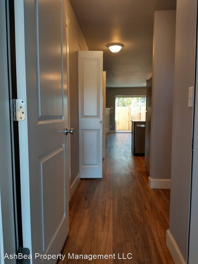 Building Photo - 3 br, 1.5 bath House - 3657 Peter Lane NE