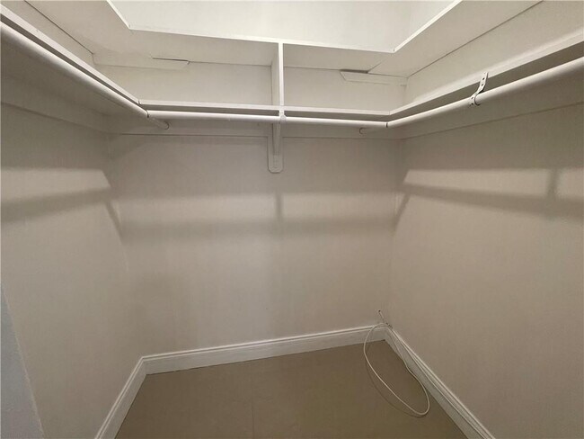 Building Photo - 2451 Lincoln St