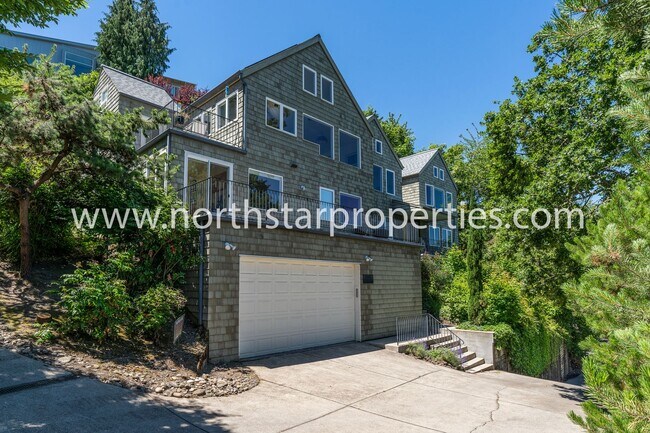 Building Photo - Stunning Views Close in NW Portland