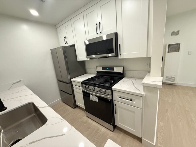 Foto del edificio - 3317 Keystone Av