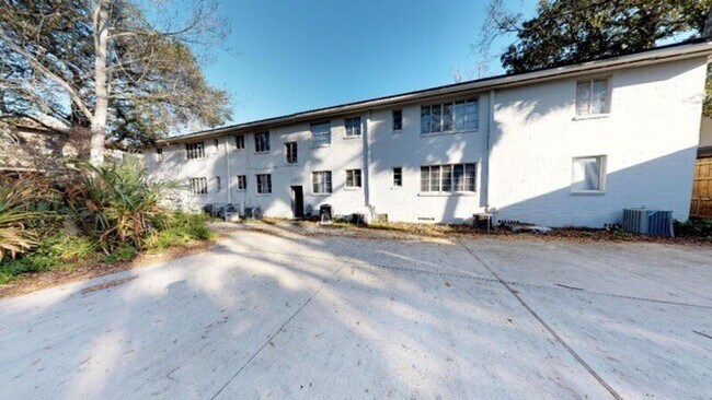 Building Photo - 2761 St Johns Ave